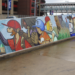 El otro costado del mural que diseñamos con Daniela Bianchini y realizado al mosaico por ella. En Target Field, Minneapolis.